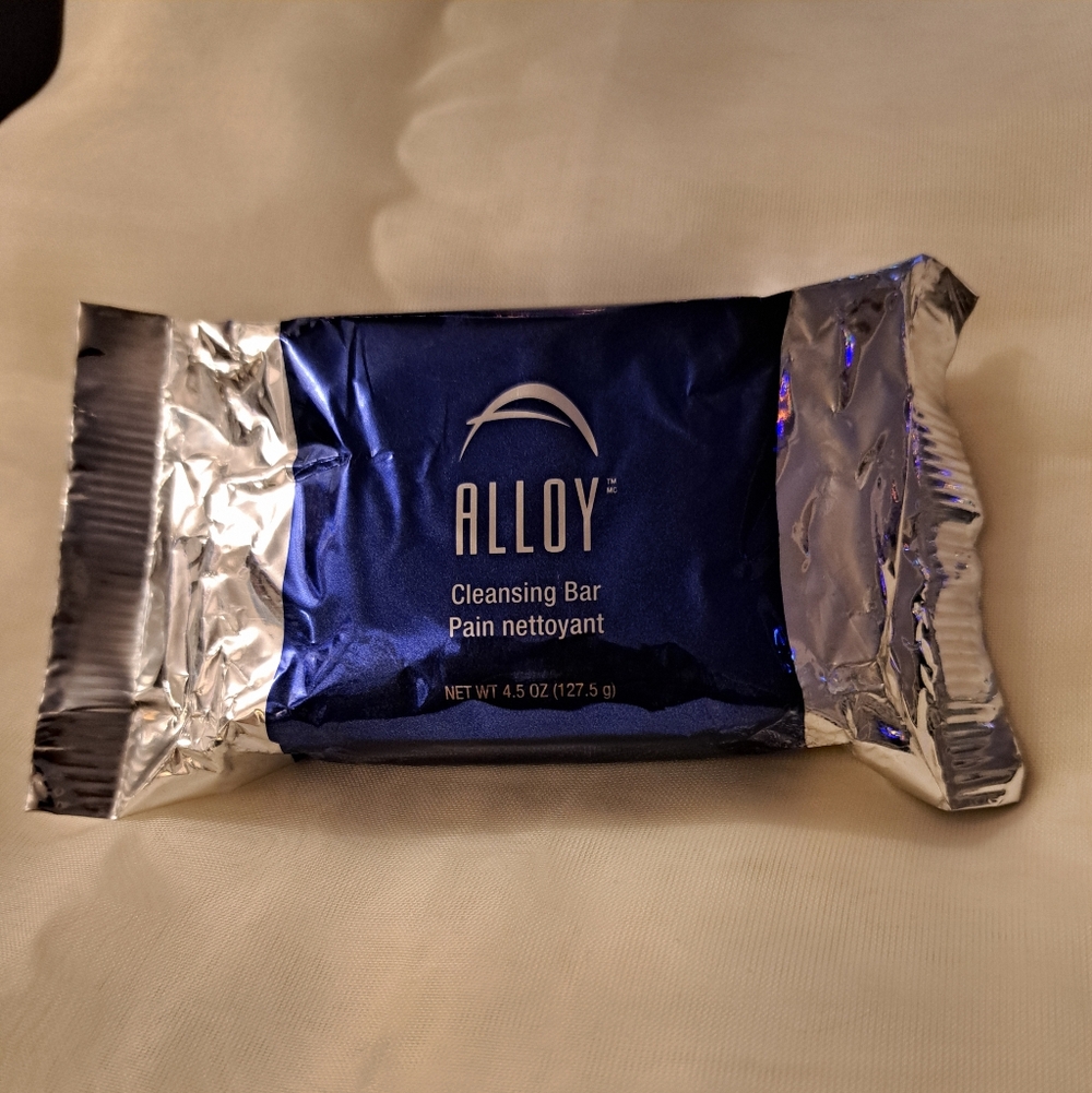 Melaleuca ALLOY Cleansing Bar in Metallic Blue and Silver